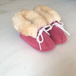 Baby Minnetonka Sheepskin Bootie - never worn